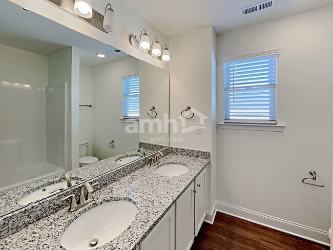 Building Photo - 2409 Garrett Prk Dr