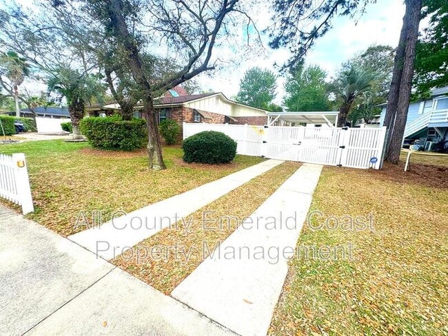 Building Photo - 504 Kelly St