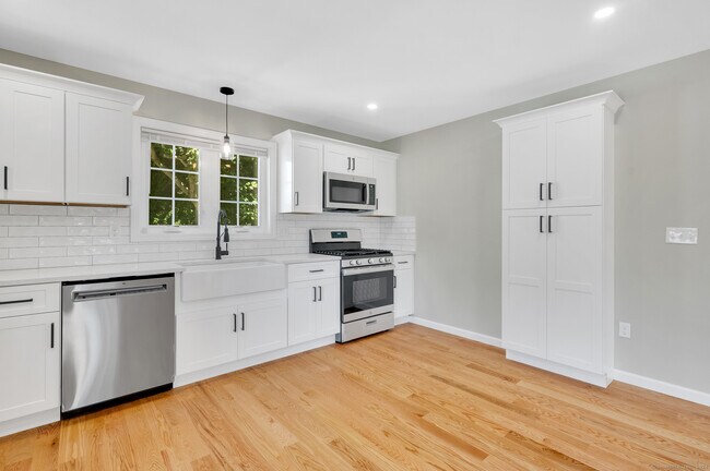 Building Photo - 33 West End Ave