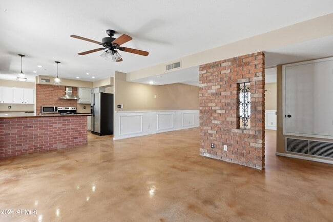 Building Photo - 620 S Essex Ln