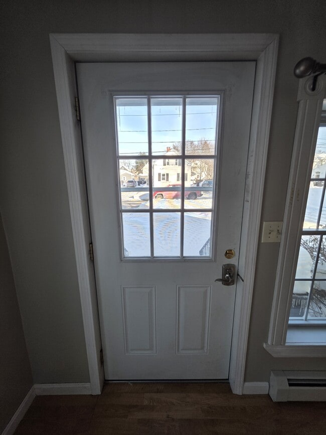 Building Photo - 208 Grove St