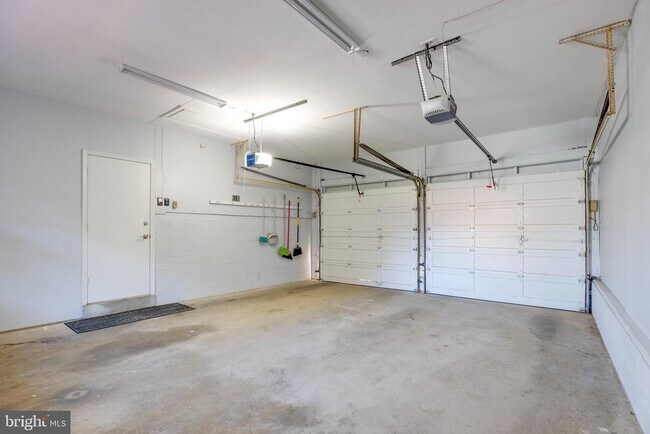 Building Photo - 1208 Forestwood Dr