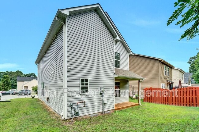 Building Photo - 121 Crown Ct