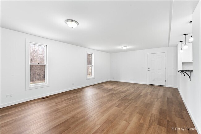 Building Photo - 544 N Hainesville Rd