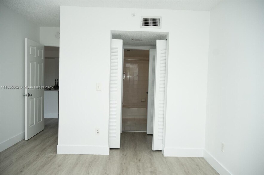 Building Photo - 2600 S University Dr