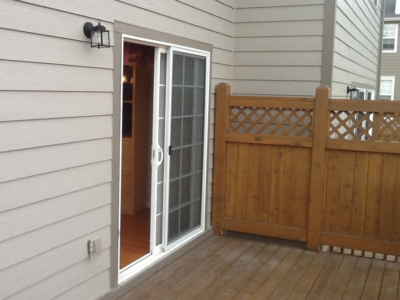 Building Photo - 936 Burning Bush Point