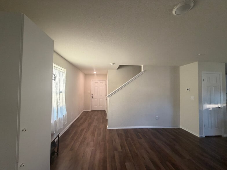 Building Photo - 10310 Glimmer