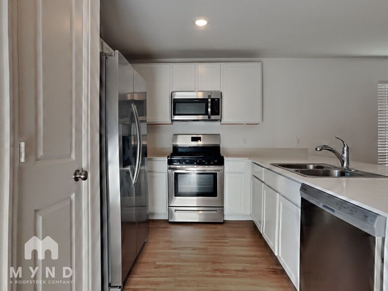 Building Photo - 2842 Via Augusta Dr