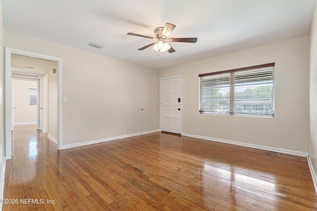 Building Photo - 1329 Hollyhock Cir