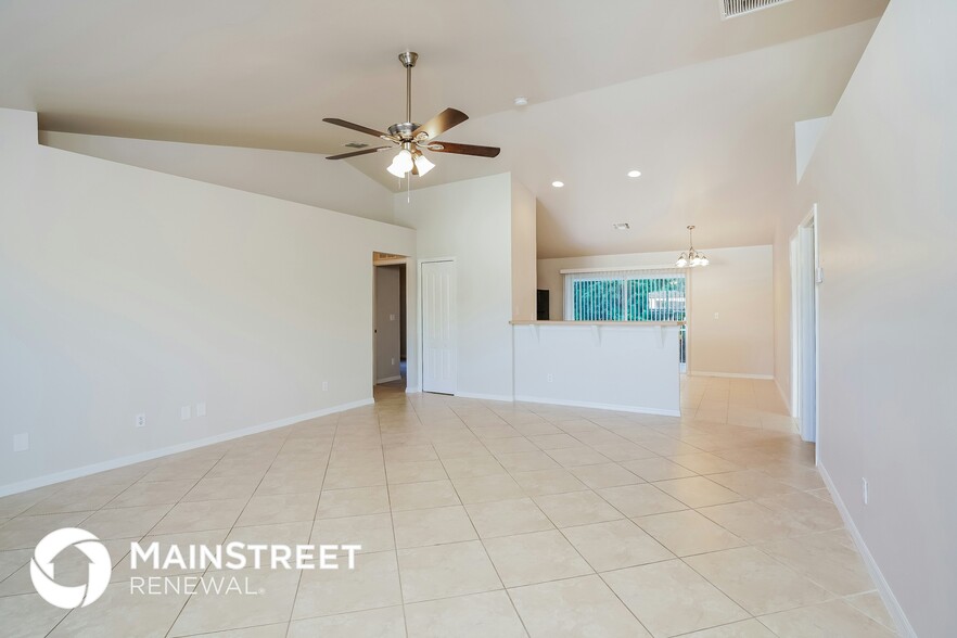 Building Photo - 725 Kari Cir
