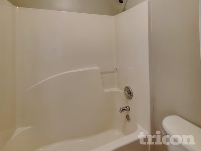 Building Photo - 9260 Carnes Estates Dr