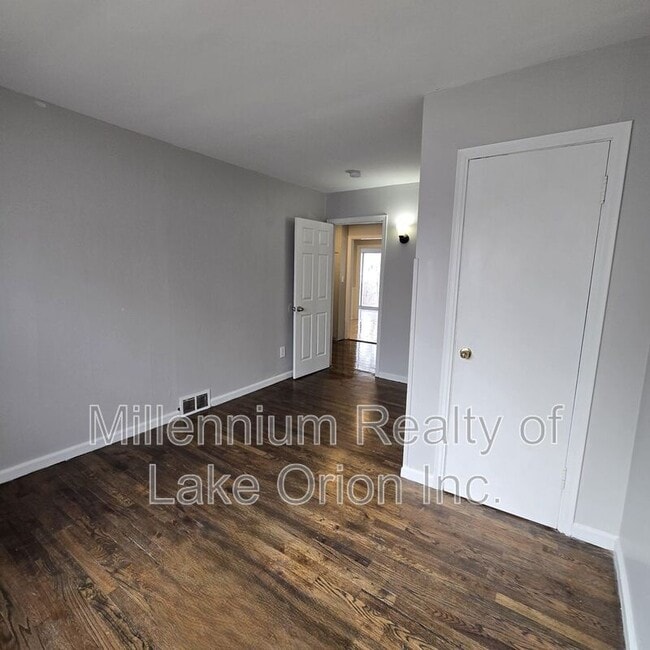 Building Photo - 715 Kenilworth Ave