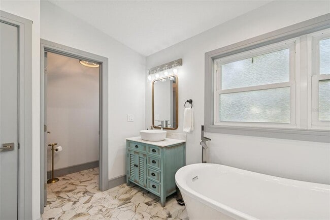 Building Photo - 292 Sunlit Cove Dr NE