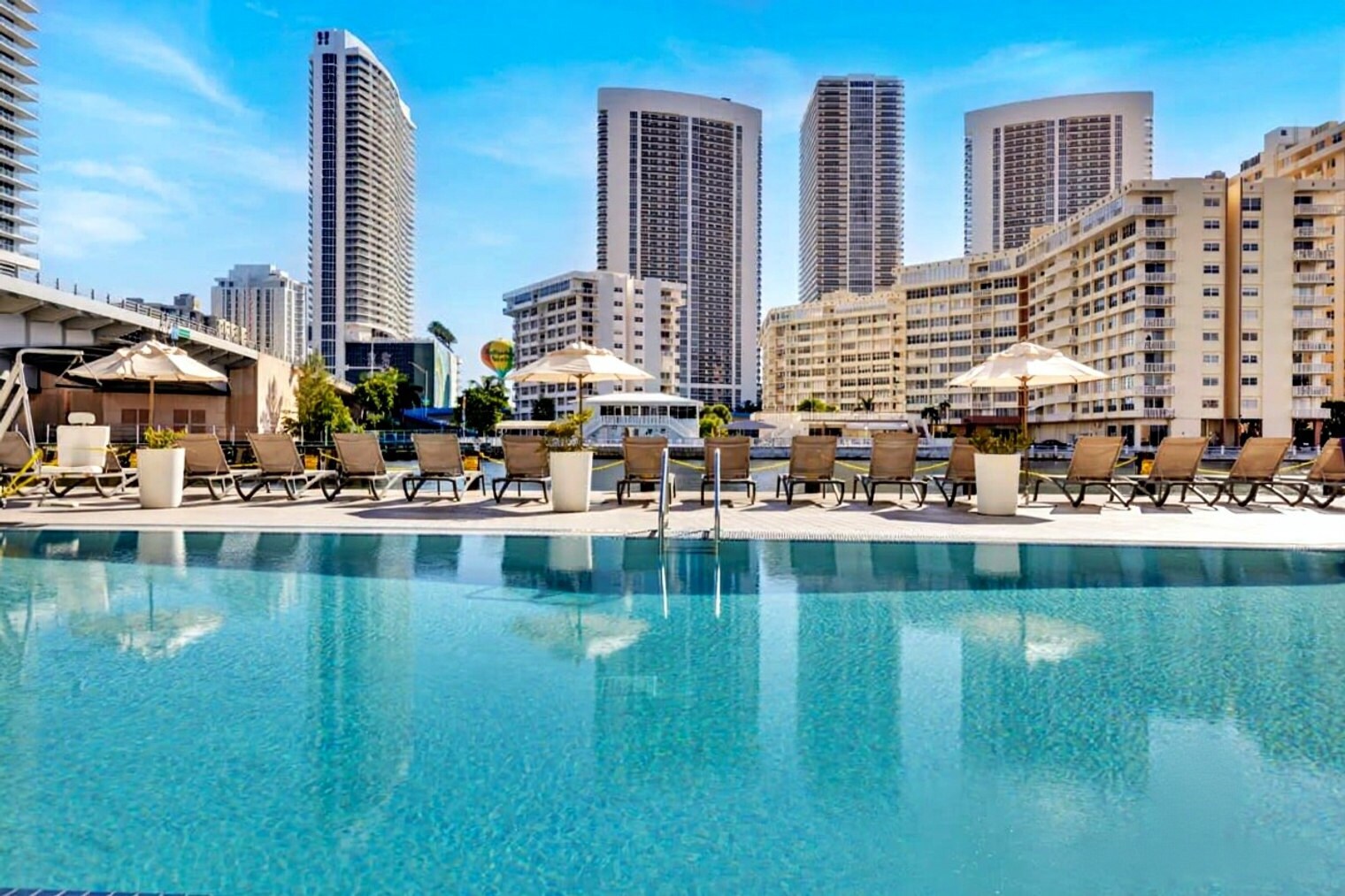 Building Photo - 2602 E Hallandale Beach Blvd