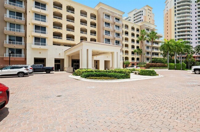 Building Photo - 765 Crandon Blvd
