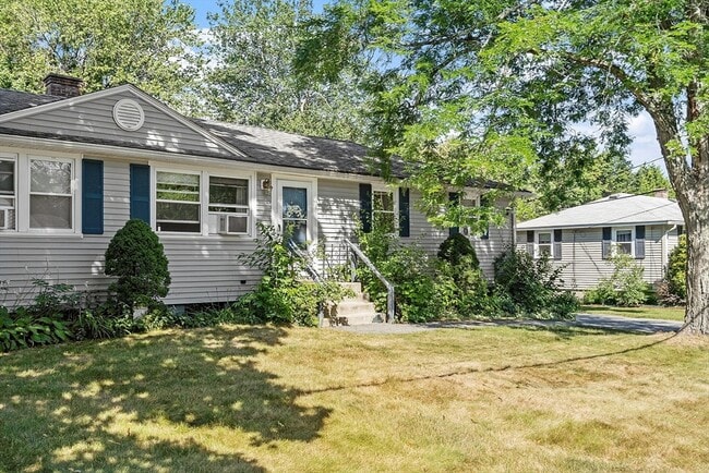 Primary Photo - 9 Neillian St