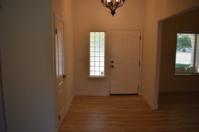 Building Photo - 6310 Diamond Ct