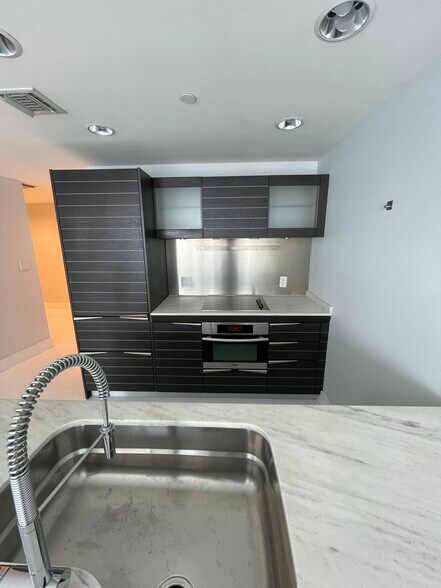 Building Photo - 200 Biscayne Boulevard Way