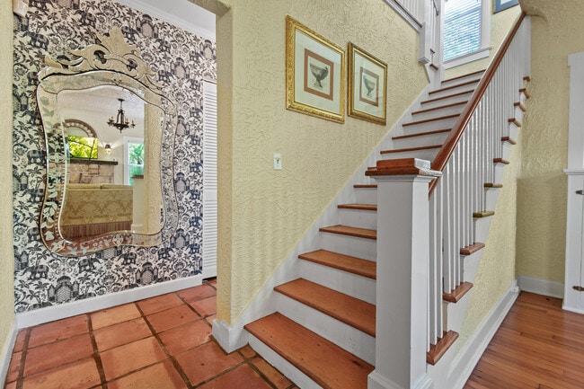 Building Photo - 194 Almeria Rd