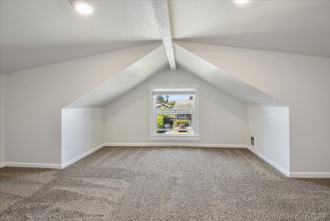Building Photo - 3Bd/2.25Ba Everett Home
