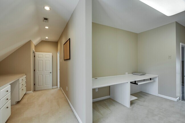 Building Photo - 209 Tooweka Trce