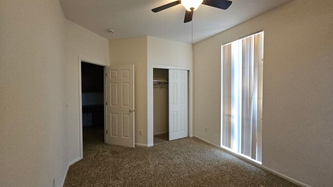 Building Photo - 5012 Crest Dr