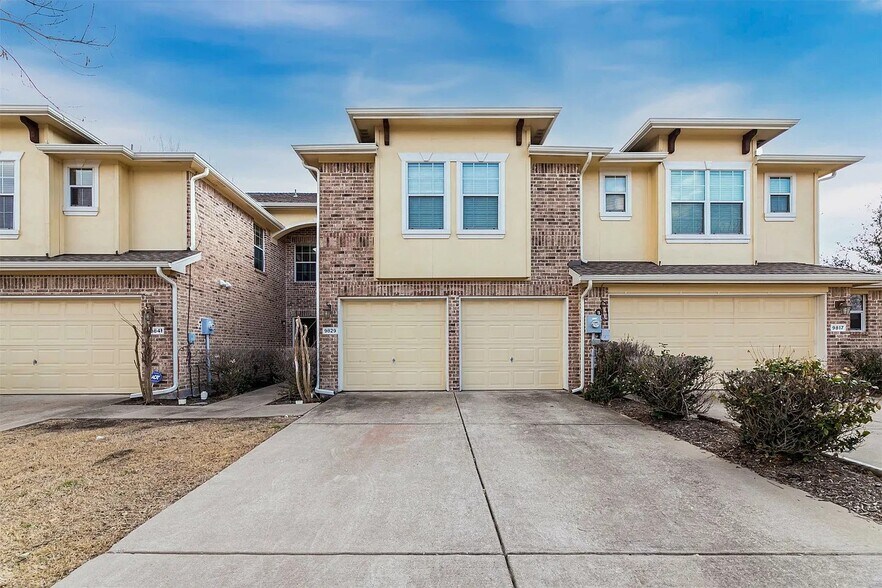Building Photo - 9829 Fleetwood Dr