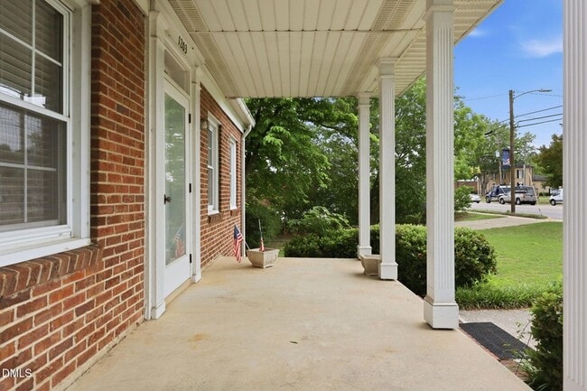 Building Photo - 1203 S Main St