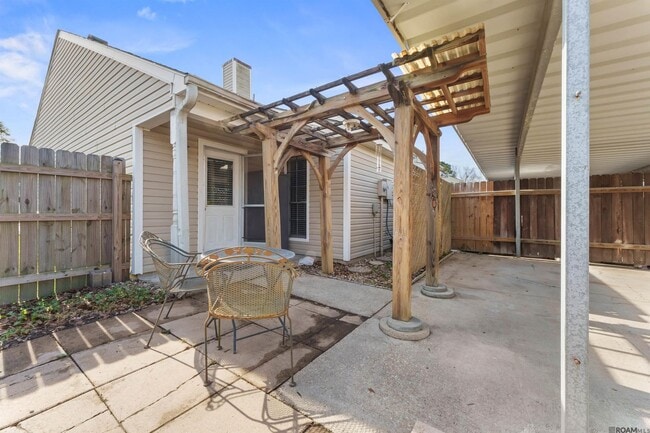 Building Photo - 15613 Shenandoah Square Ave.