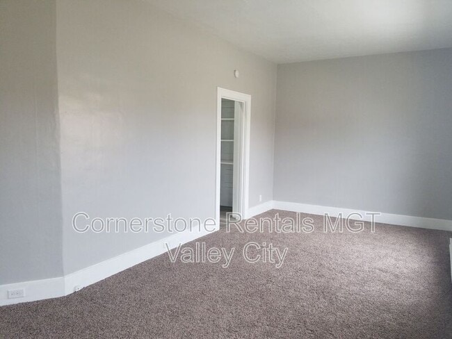 Building Photo - 205 3rd Ave SE