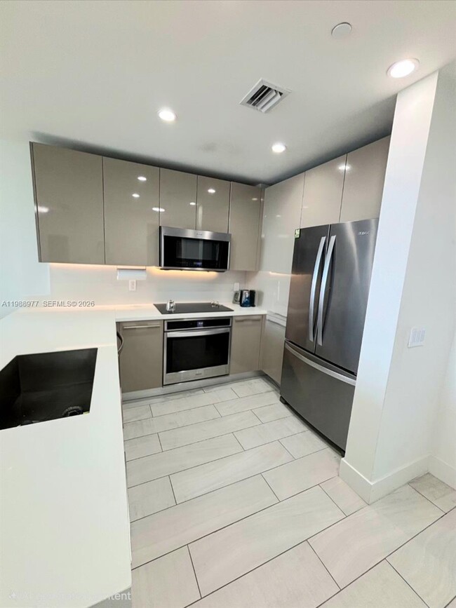 Building Photo - 2000 Metropica Wy