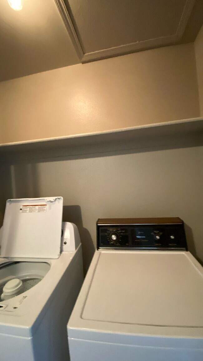 Building Photo - 2 bedroom townhome - Soaring Eagle