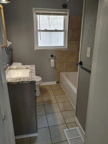 Building Photo - 5401 Highland Ave