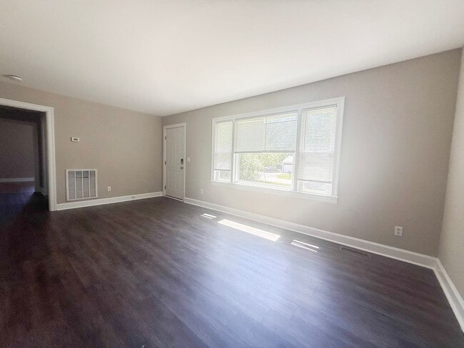 Building Photo - 4-Bedroom Home Walking Distance to Tennessee Tech