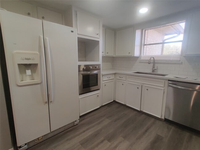 Building Photo - 9462 Fuqua St