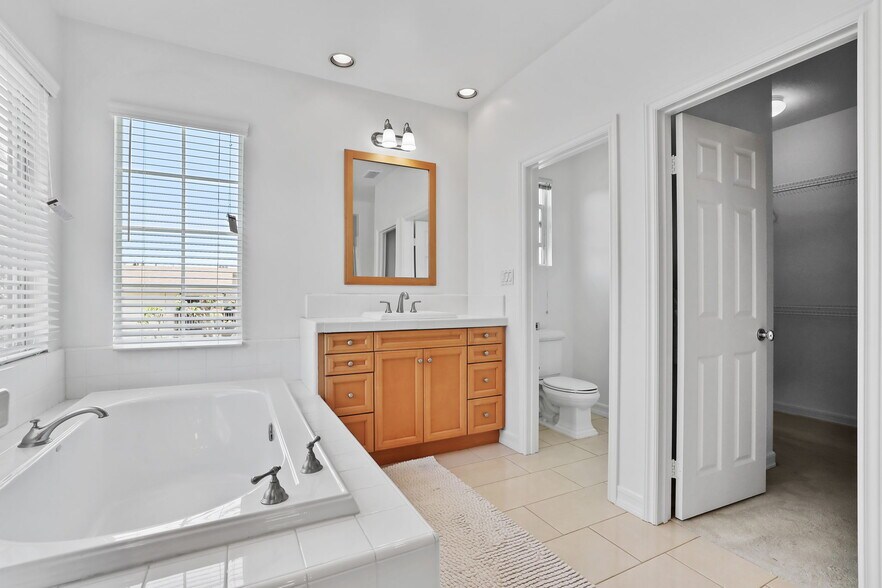 Building Photo - 5142 Pearce Dr