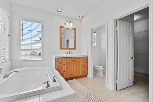 Building Photo - 5142 Pearce Dr
