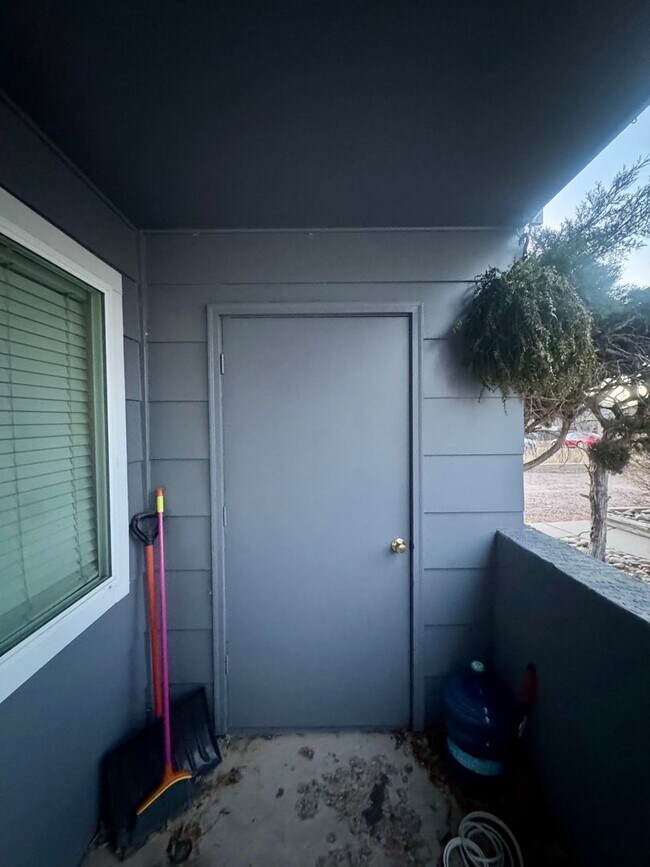 Building Photo - Cree