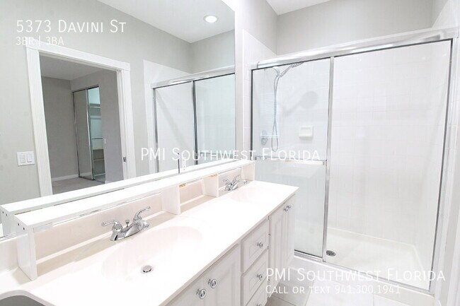 Building Photo - 5373 Davini St