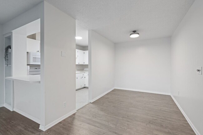 Building Photo - 3200 Virginia Ave S