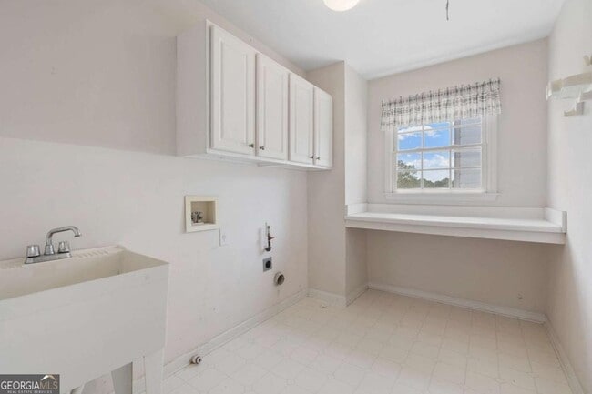 Building Photo - 7810 Brookwood Way