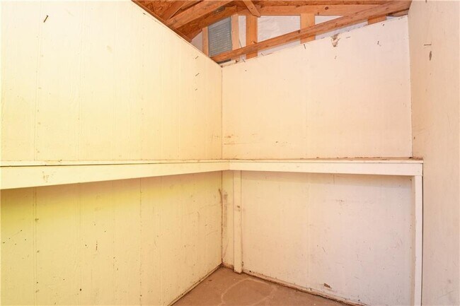 Building Photo - 6400 Brookside Dr