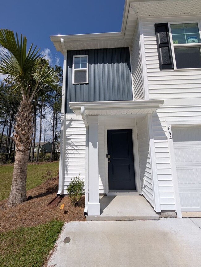 Building Photo - NEW End Unit Townhouse Available for Rent - Conway, South Carolina