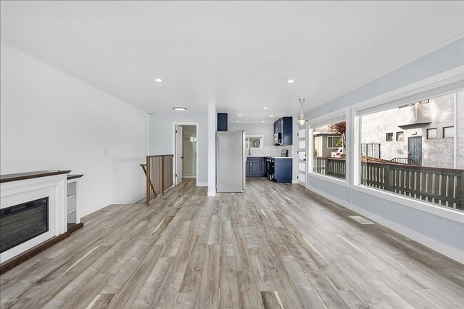 Building Photo - 3313 Fernside Blvd