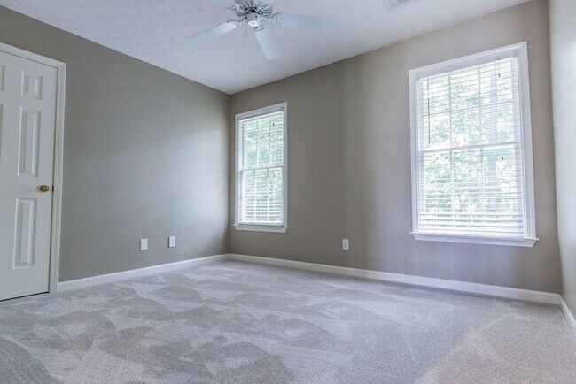 Building Photo - 3360 Shallowford Green Dr