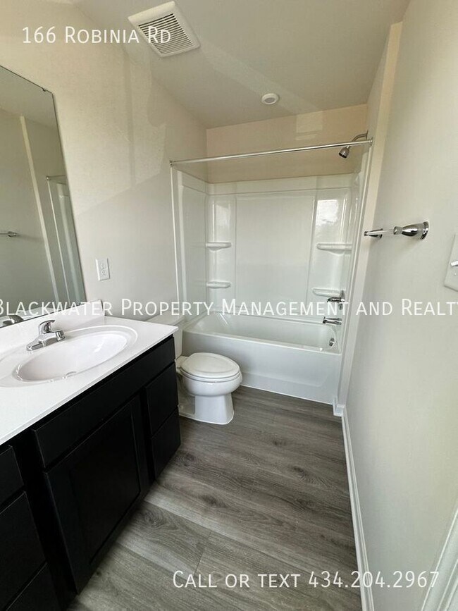 Building Photo - 166 Robinia Rd