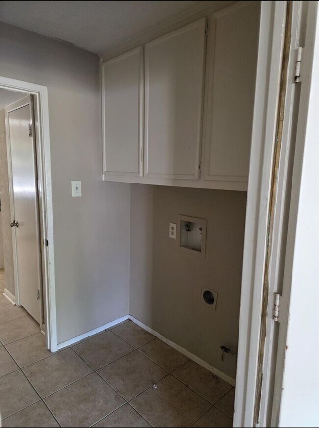 Building Photo - 14319 Whitecross Dr