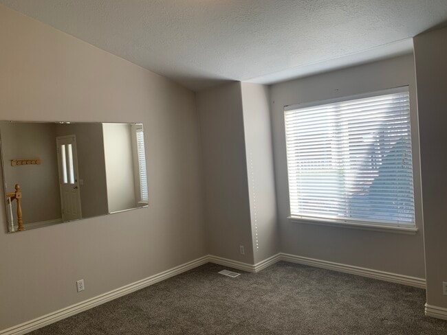 Building Photo - 325 E 100 S