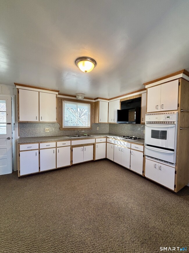 Building Photo - 73 Peck St