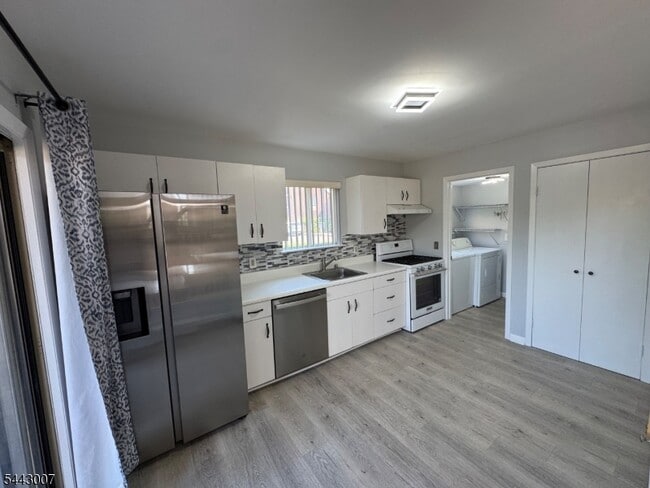Building Photo - 3811 Bloomingdale Dr
